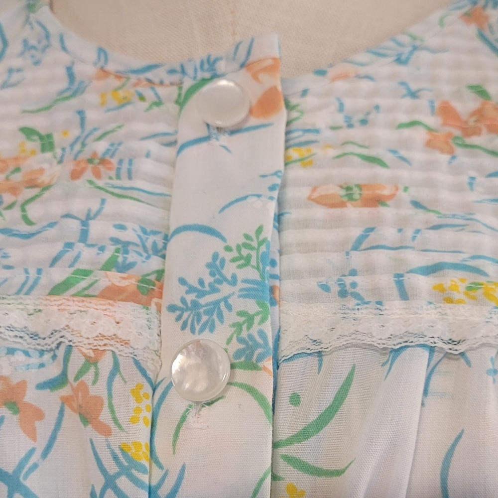 Vintage 60s Nightgown and Robe - Picture 5 of 8